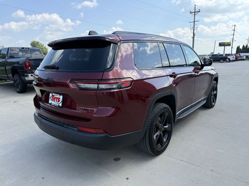Used 2025 Jeep Grand Cherokee L Limited w/ Black Appearance Package AWD/4WD image 40