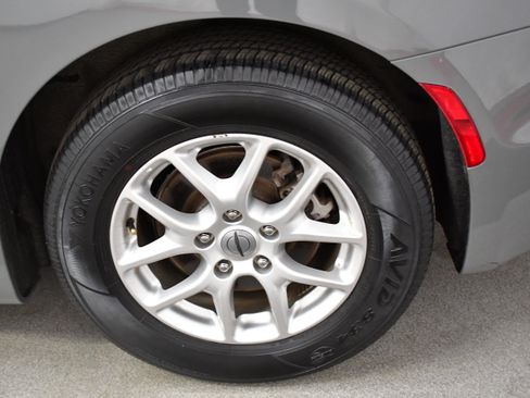 Used 2023 Chrysler Pacifica Touring-L FWD image 38