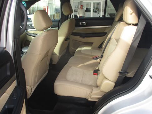 Used 2016 Ford Explorer FWD image 5