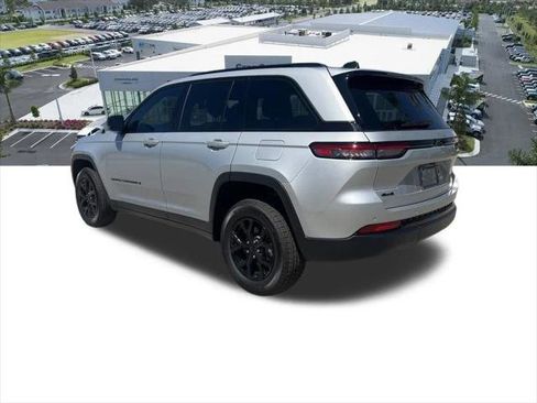 Certified 2025 Jeep Grand Cherokee Altitude AWD/4WD image 26