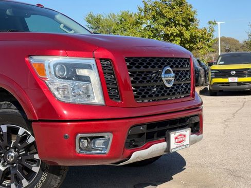 Used 2019 Nissan Titan PRO-4X w/ Pro-4x Convenience Package image 3