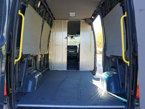 Used 2019 Mercedes-Benz Sprinter 144 image 23