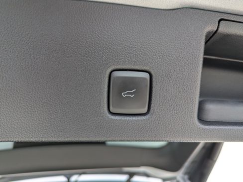 Used 2021 Ford Escape Titanium FWD image 12