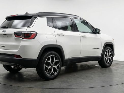 Used 2025 Jeep Compass Limited AWD/4WD image 9