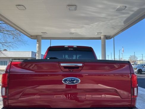 Used 2018 Ford F150 Lariat w/ Equipment Group 502A Luxury image 4