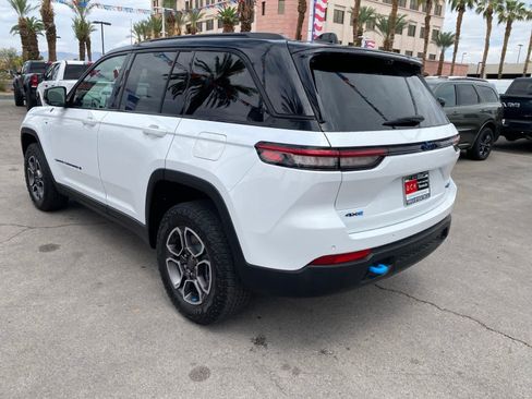 Used 2023 Jeep Grand Cherokee Trailhawk w/ Advanced Protech Group II AWD/4WD image 8