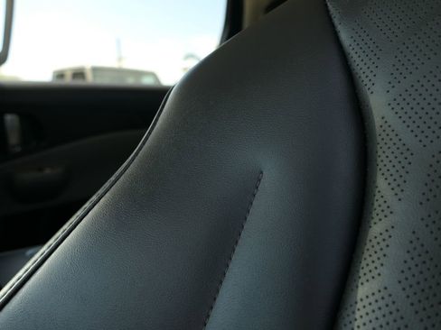 Used 2025 Kia Carnival FWD image 12