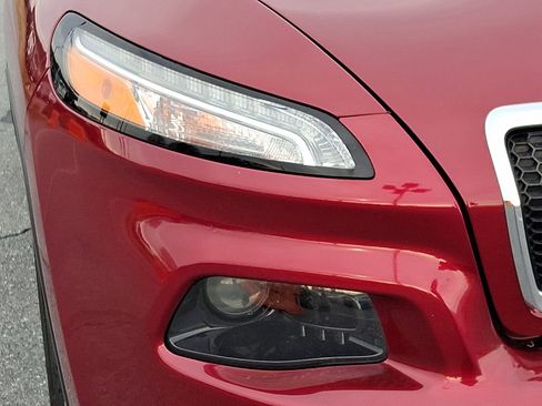 Used 2017 Jeep Cherokee Limited image 9