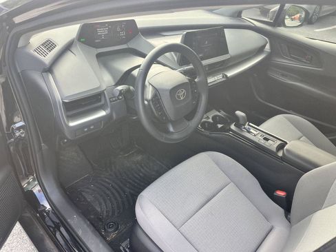 Used 2024 Toyota Prius LE FWD image 11