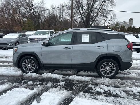 Used 2023 GMC Terrain SLT w/ Infotainment Package II image 8