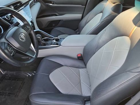 Used 2019 Toyota Camry XLE FWD image 18