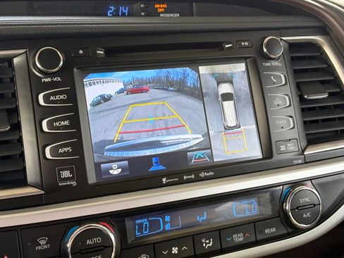 Used 2017 Toyota Highlander Limited Platinum image 31