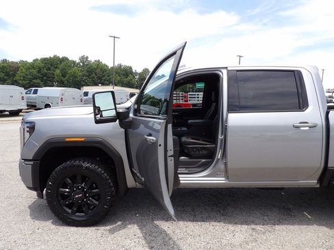 Used 2025 GMC Sierra 2500 AT4 AWD/4WD image 13