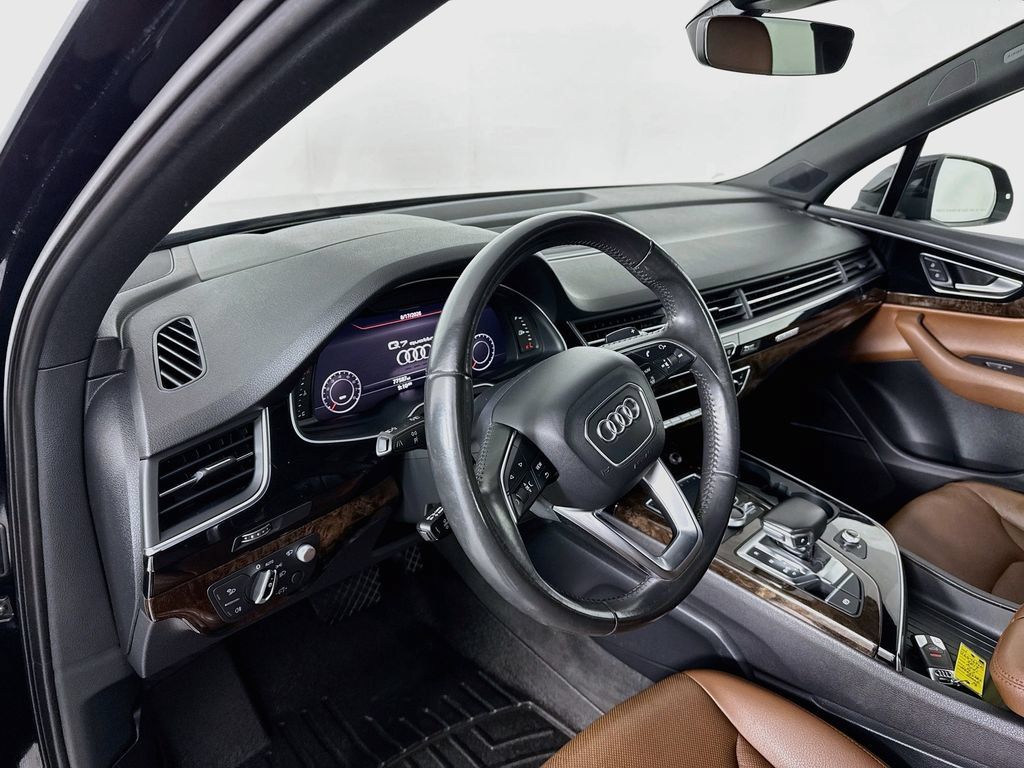 Used 2017 Audi Q7 3.0T Prestige AWD/4WD image 4
