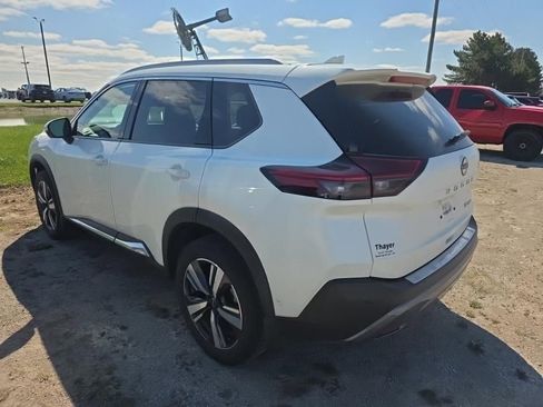 Used 2023 Nissan Rogue SL w/ SL Premium Package image 4