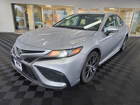Used 2024 Toyota Camry SE image 7