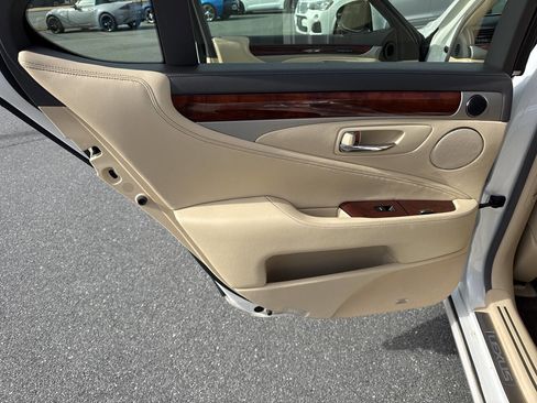 Used 2016 Lexus LS 460 image 29