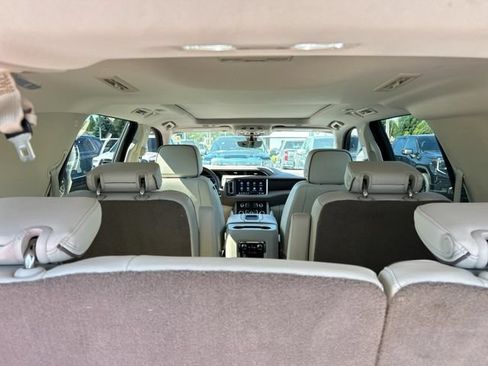 Used 2021 GMC Yukon Denali w/ Denali Premium Package AWD/4WD image 13