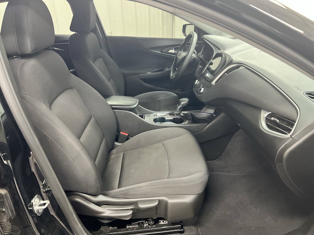Used 2022 Chevrolet Malibu LT FWD image 21
