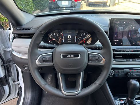 Used 2025 Jeep Compass Limited AWD/4WD image 28