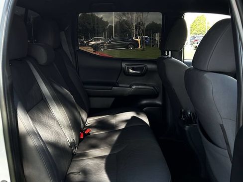 Used 2019 Toyota Tacoma TRD Off-Road AWD/4WD image 29