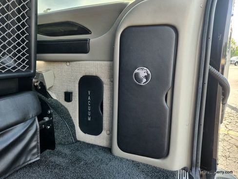 Used 2021 Chevrolet Express 2500 image 28