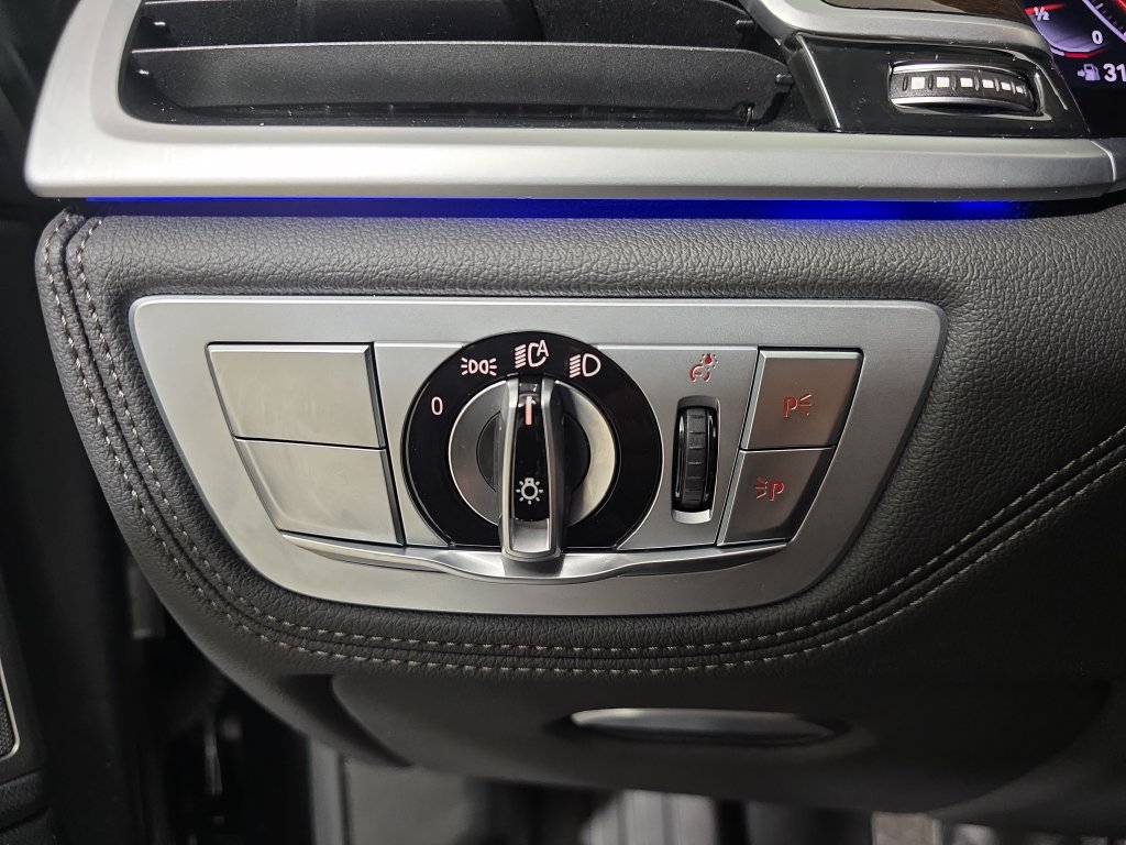 Used 2021 BMW 740i xDrive AWD/4WD image 29