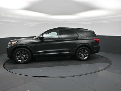Used 2023 Ford Explorer XLT w/ Equipment Group 202A image 4