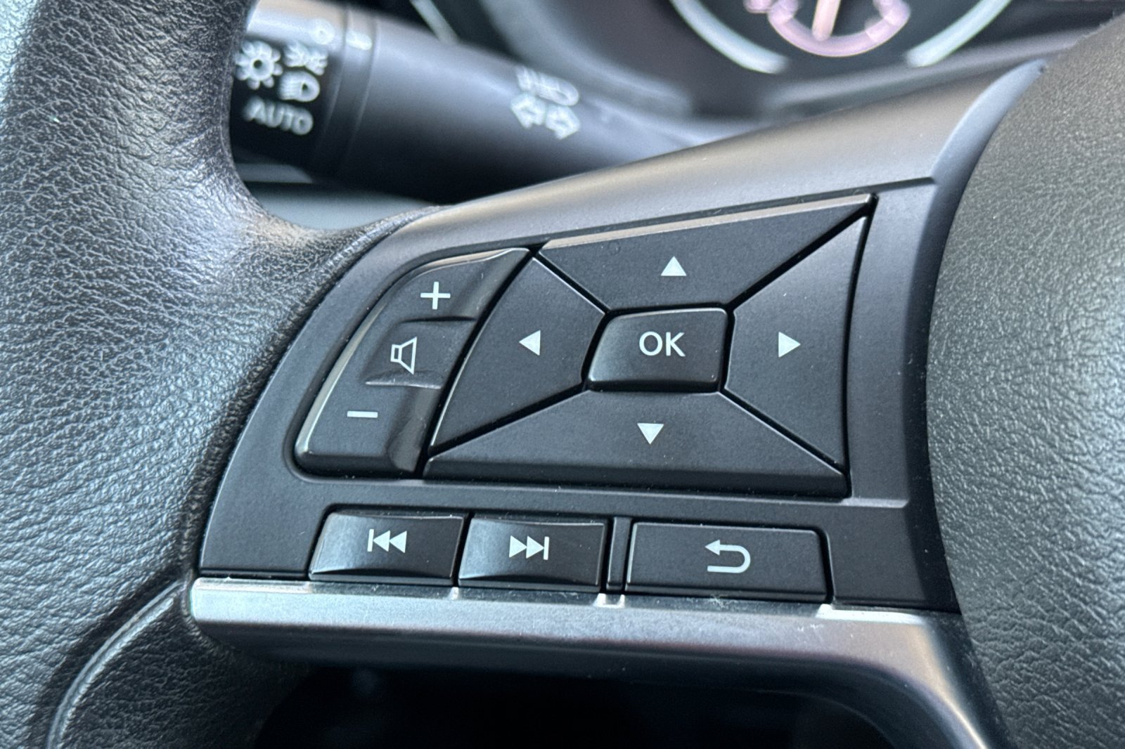 Used 2024 Nissan Sentra SV FWD image 24
