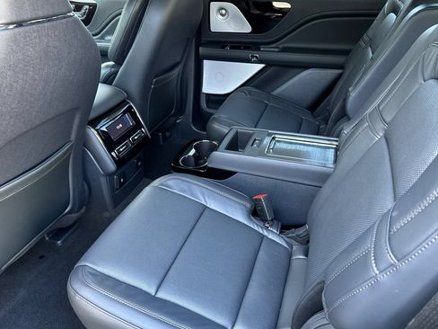 New 2025 Lincoln Aviator Reserve w/ Luxury Package RWD image 11