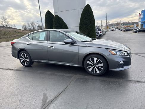 Used 2021 Nissan Altima 2.5 SV image 1