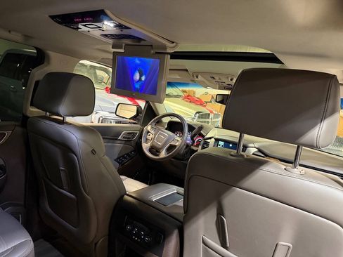 Used 2015 GMC Yukon Denali w/ Touring Package RWD image 2