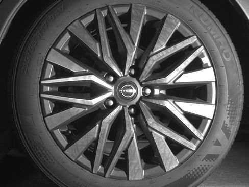 Used 2025 Nissan Altima 2.5 SV FWD image 14