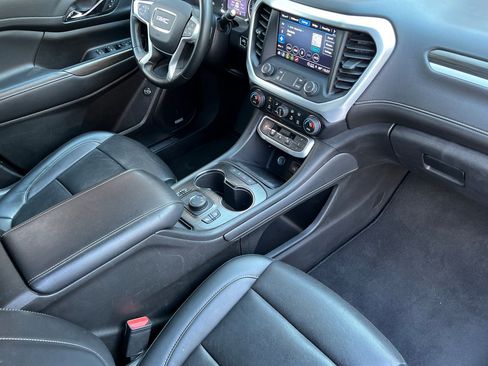 Used 2023 GMC Acadia SLT image 22