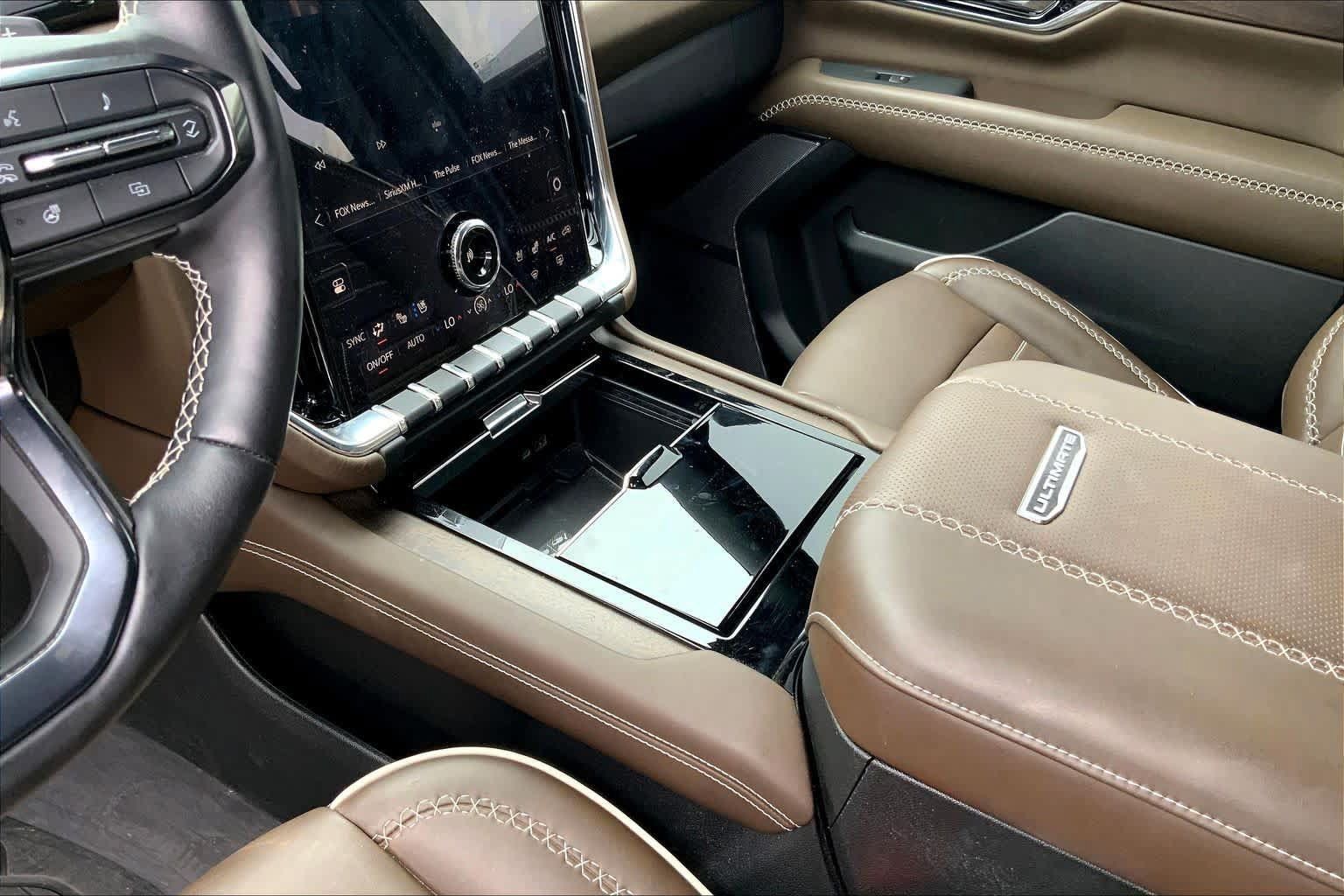 Used 2025 GMC Yukon Denali Ultimate AWD/4WD image 16
