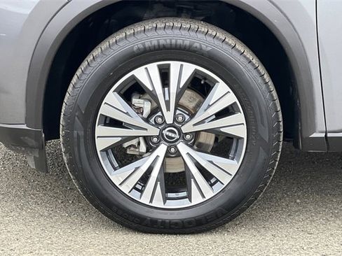 Used 2023 Nissan Rogue SV image 34