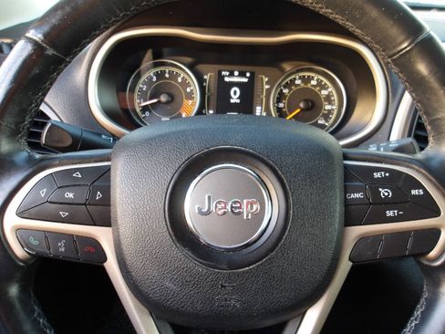 Used 2015 Jeep Cherokee Latitude w/ Comfort/Convenience Group FWD image 16