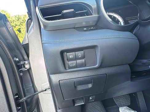 Used 2025 Toyota Highlander XLE AWD/4WD image 15