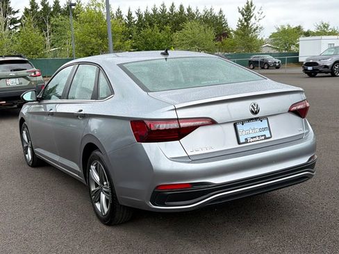 Used 2024 Volkswagen Jetta SE FWD image 6