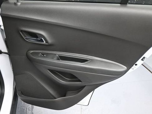 Used 2018 Chevrolet Trax LS FWD image 15