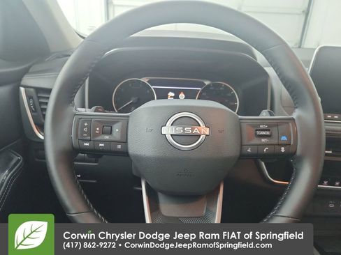 Used 2025 Nissan Rogue SV image 22