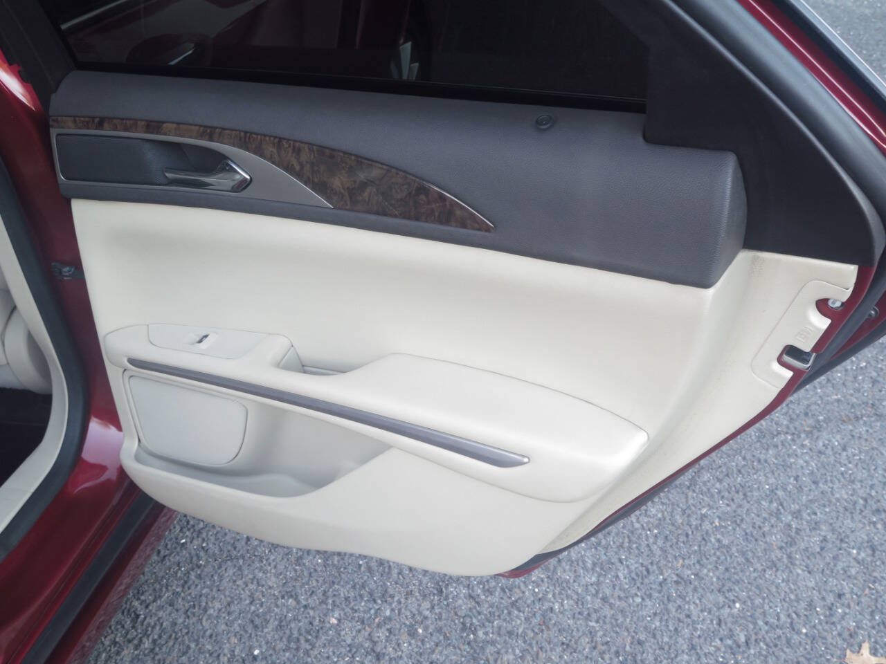 Used 2015 Lincoln MKZ Hybrid w/ Equipment Group 202A Reserve FWD image 26