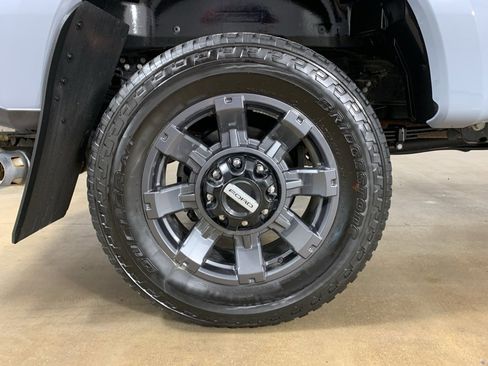 Used 2024 Ford F250 Lariat w/ Sport Appearance Package image 38