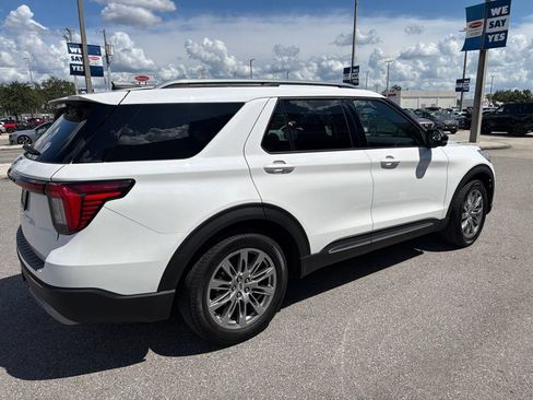 Used 2025 Ford Explorer Platinum RWD image 11