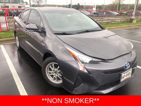 Used 2016 Toyota Prius Three image 2