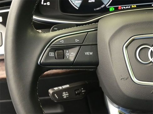 Used 2023 Audi Q8 Premium image 23