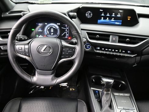 Used 2021 Lexus UX 250h w/ Accessory Package (Z2) image 4