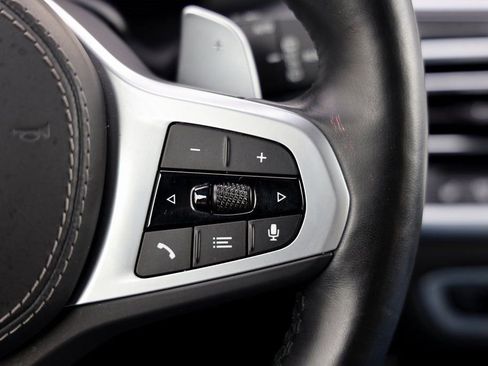 Used 2022 BMW X7 M50i w/ Cold Weather Package image 19