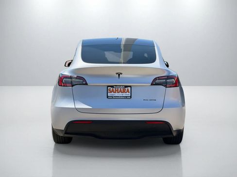 Used 2021 Tesla Model Y Long Range AWD/4WD image 5