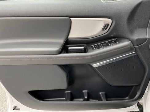 Used 2025 Ford Expedition Active AWD/4WD image 17